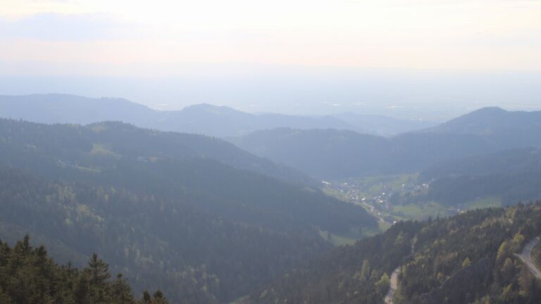 Dieses Bild zeigt eine Webcam-Aufnahme vom Achertal, aufgenommen am Samstag, den 18.04.2026 um 18:30 Uhr. Die Temperatur betrug 14.6°C.