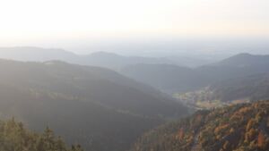 Dieses Bild zeigt eine Webcam-Aufnahme vom Achertal, aufgenommen am Samstag, den 18.10.2025 um 17:40 Uhr. Die Temperatur betrug 6.9°C.