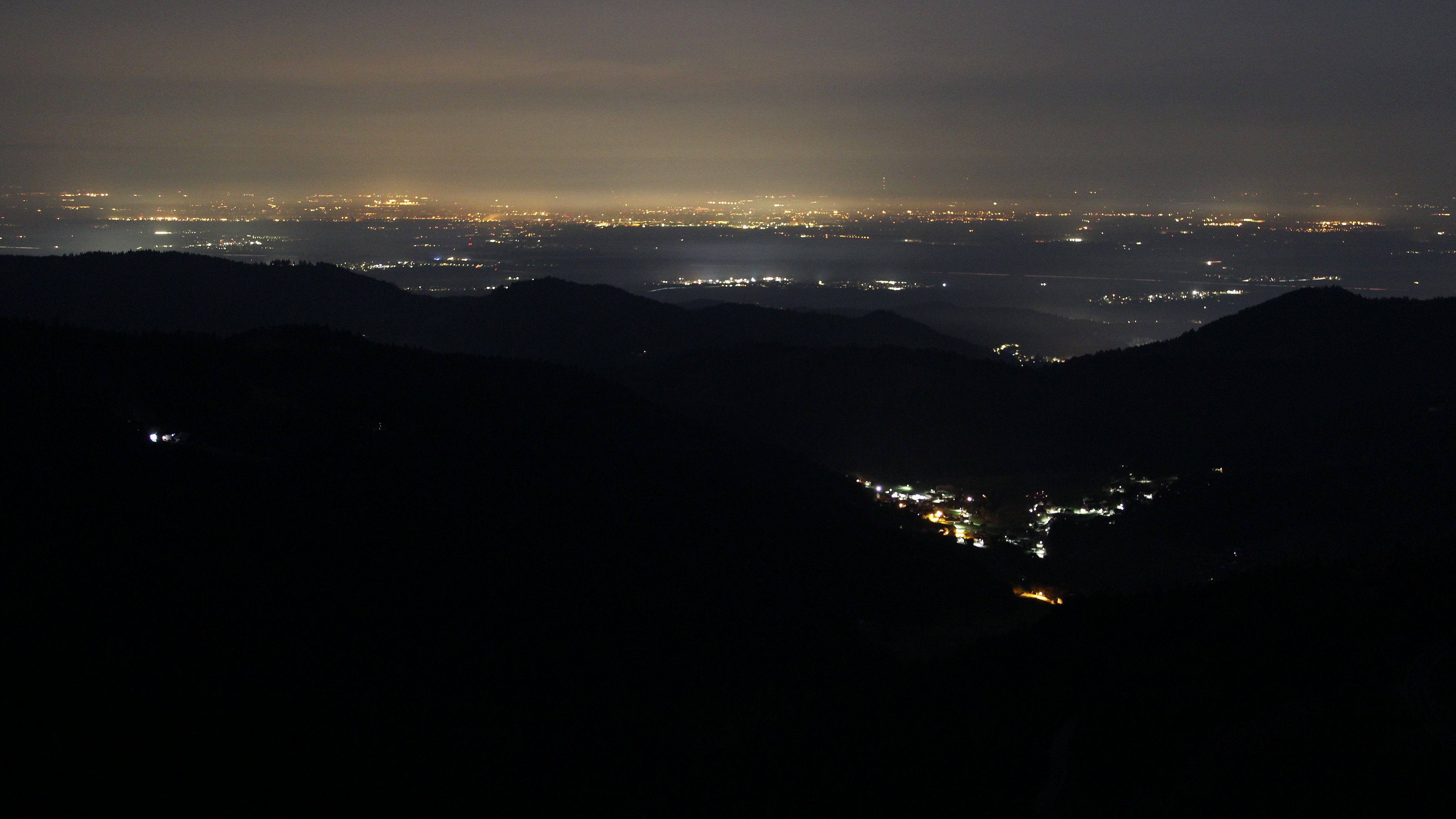 Dieses Bild zeigt eine Webcam-Aufnahme vom Achertal, aufgenommen am Sonntag, den 08.03.2026 um 00:30 Uhr. Die Temperatur betrug 9.1°C.