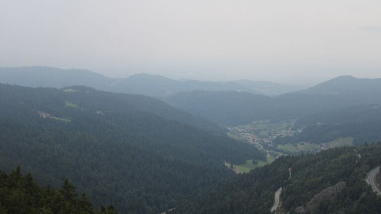 Dieses Bild zeigt eine Webcam-Aufnahme vom Achertal, aufgenommen am Mittwoch, den 20.08.2025 um 06:40 Uhr. Die Temperatur betrug 14.1°C.