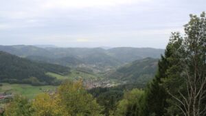 Dieses Bild zeigt eine Webcam-Aufnahme vom Achertal, aufgenommen am Montag, den 26.10.2026 um 13:40 Uhr. Die Temperatur betrug 10.1°C.