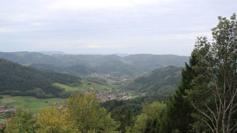Dieses Bild zeigt eine Webcam-Aufnahme vom Achertal, aufgenommen am Montag, den 26.10.2026 um 13:40 Uhr. Die Temperatur betrug 10.1°C.