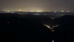 Dieses Bild zeigt eine Webcam-Aufnahme vom Achertal, aufgenommen am Freitag, den 13.06.2025 um 23:30 Uhr. Die Temperatur betrug 20.7°C.