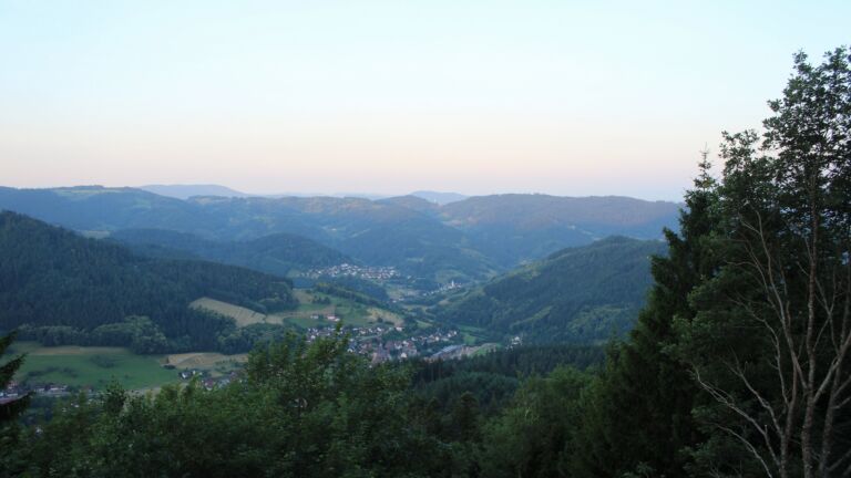 Dieses Bild zeigt eine Webcam-Aufnahme vom Achertal, aufgenommen am Montag, den 22.06.2026 um 06:00 Uhr. Die Temperatur betrug 25.1°C.