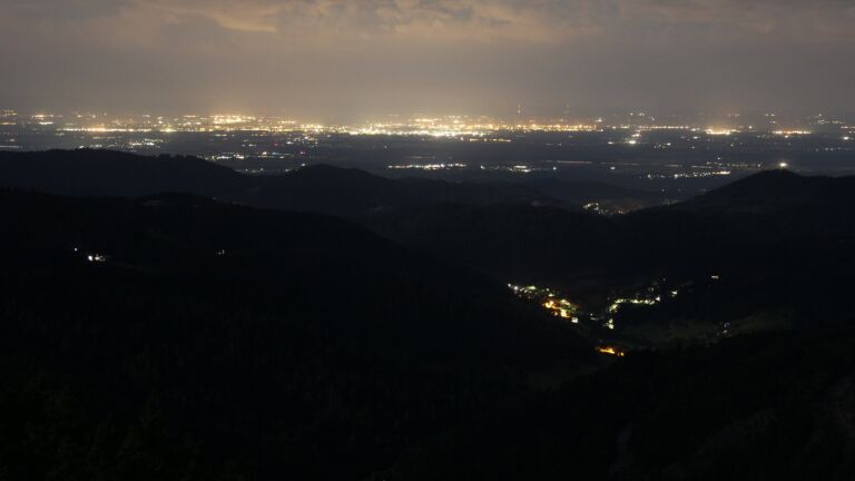 Dieses Bild zeigt eine Webcam-Aufnahme vom Achertal, aufgenommen am Montag, den 14.07.2025 um 02:30 Uhr. Die Temperatur betrug 16.6°C.