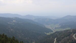 Dieses Bild zeigt eine Webcam-Aufnahme vom Achertal, aufgenommen am Freitag, den 10.04.2026 um 16:00 Uhr. Die Temperatur betrug 7.3°C.