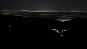 Dieses Bild zeigt eine Webcam-Aufnahme vom Achertal, aufgenommen am Samstag, den 22.11.2025 um 04:30 Uhr. Die Temperatur betrug -4.8°C.