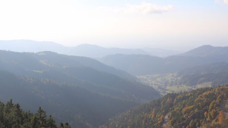 Dieses Bild zeigt eine Webcam-Aufnahme vom Achertal, aufgenommen am Sonntag, den 12.10.2025 um 16:40 Uhr. Die Temperatur betrug 10.6°C.