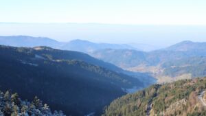 Dieses Bild zeigt eine Webcam-Aufnahme vom Achertal, aufgenommen am Samstag, den 27.12.2025 um 11:30 Uhr. Die Temperatur betrug 4.5°C.