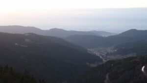 Dieses Bild zeigt eine Webcam-Aufnahme vom Achertal, aufgenommen am Mittwoch, den 17.12.2025 um 17:00 Uhr. Die Temperatur betrug 6.6°C.