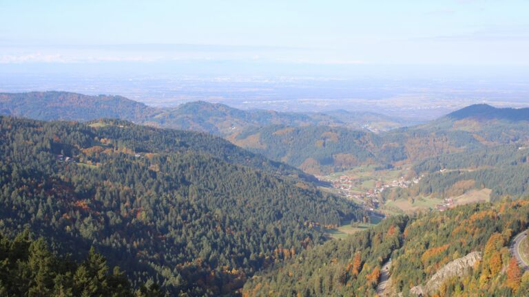 Dieses Bild zeigt eine Webcam-Aufnahme vom Achertal, aufgenommen am Samstag, den 18.10.2025 um 10:20 Uhr. Die Temperatur betrug 6.4°C.