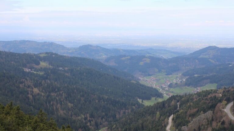 Dieses Bild zeigt eine Webcam-Aufnahme vom Achertal, aufgenommen am Donnerstag, den 16.04.2026 um 10:40 Uhr. Die Temperatur betrug 10.3°C.