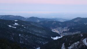 Dieses Bild zeigt eine Webcam-Aufnahme vom Achertal, aufgenommen am Sonntag, den 23.11.2025 um 07:10 Uhr. Die Temperatur betrug -3.2°C.