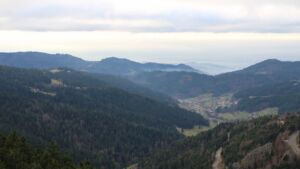 Dieses Bild zeigt eine Webcam-Aufnahme vom Achertal, aufgenommen am Donnerstag, den 04.12.2025 um 14:30 Uhr. Die Temperatur betrug 3.5°C.