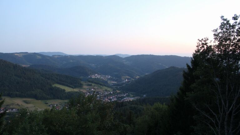 Dieses Bild zeigt eine Webcam-Aufnahme vom Achertal, aufgenommen am Montag, den 27.07.2026 um 21:40 Uhr. Die Temperatur betrug 17.2°C.