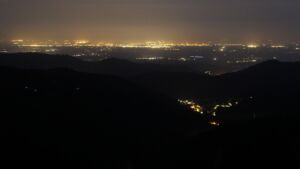 Dieses Bild zeigt eine Webcam-Aufnahme vom Achertal, aufgenommen am Donnerstag, den 03.07.2025 um 03:50 Uhr. Die Temperatur betrug 19.1°C.