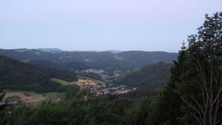 Dieses Bild zeigt eine Webcam-Aufnahme vom Achertal, aufgenommen am Freitag, den 29.05.2026 um 05:10 Uhr. Die Temperatur betrug 17.7°C.