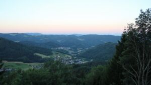 Dieses Bild zeigt eine Webcam-Aufnahme vom Achertal, aufgenommen am Samstag, den 04.07.2026 um 05:40 Uhr. Die Temperatur betrug 15.4°C.