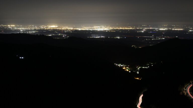 Dieses Bild zeigt eine Webcam-Aufnahme vom Achertal, aufgenommen am Freitag, den 17.04.2026 um 04:40 Uhr. Die Temperatur betrug 9.8°C.