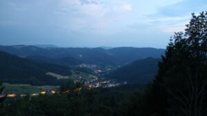 Dieses Bild zeigt eine Webcam-Aufnahme vom Achertal, aufgenommen am Dienstag, den 30.06.2026 um 22:20 Uhr. Die Temperatur betrug 21.8°C.