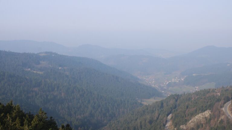 Dieses Bild zeigt eine Webcam-Aufnahme vom Achertal, aufgenommen am Montag, den 09.03.2026 um 09:10 Uhr. Die Temperatur betrug 8.9°C.