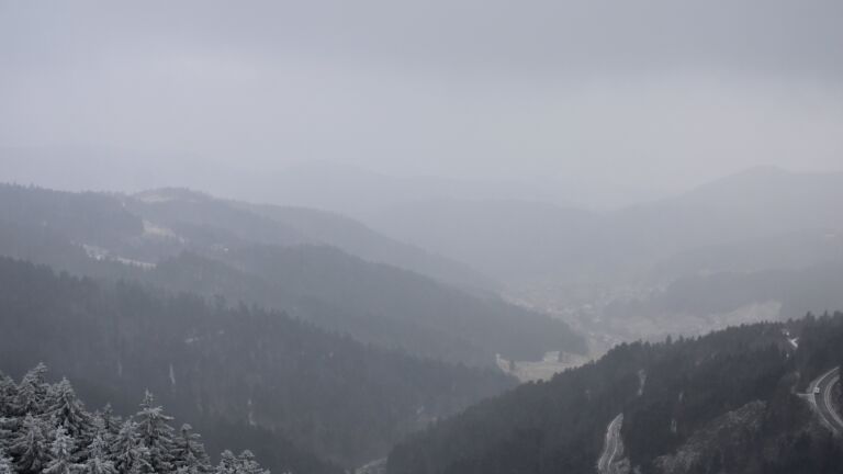 Dieses Bild zeigt eine Webcam-Aufnahme vom Achertal, aufgenommen am Mittwoch, den 24.12.2025 um 12:40 Uhr. Die Temperatur betrug -5.4°C.