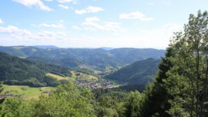 Dieses Bild zeigt eine Webcam-Aufnahme vom Achertal, aufgenommen am Samstag, den 13.06.2026 um 17:40 Uhr. Die Temperatur betrug 25.6°C.