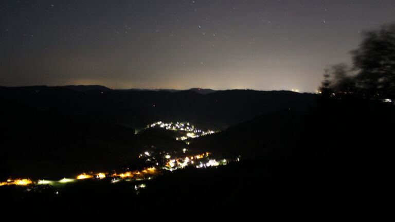 Dieses Bild zeigt eine Webcam-Aufnahme vom Achertal, aufgenommen am Dienstag, den 21.07.2026 um 03:40 Uhr. Die Temperatur betrug 11.7°C.