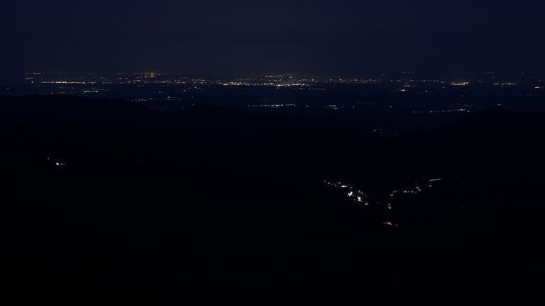 Dieses Bild zeigt eine Webcam-Aufnahme vom Achertal, aufgenommen am Mittwoch, den 21.05.2025 um 04:30 Uhr. Die Temperatur betrug 10.5°C.
