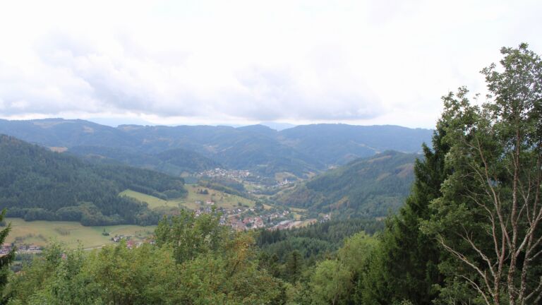Dieses Bild zeigt eine Webcam-Aufnahme vom Achertal, aufgenommen am Freitag, den 28.08.2026 um 14:10 Uhr. Die Temperatur betrug 18.6°C.