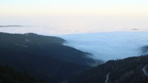 Dieses Bild zeigt eine Webcam-Aufnahme vom Achertal, aufgenommen am Sonntag, den 14.12.2025 um 08:50 Uhr. Die Temperatur betrug 7.1°C.