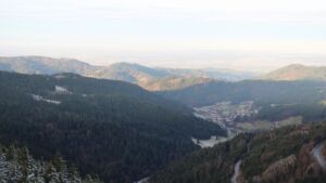 Dieses Bild zeigt eine Webcam-Aufnahme vom Achertal, aufgenommen am Dienstag, den 02.12.2025 um 08:50 Uhr. Die Temperatur betrug 3.3°C.