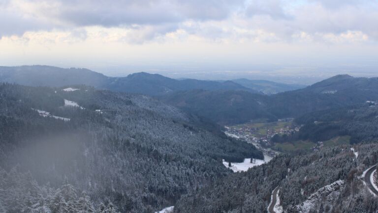 Dieses Bild zeigt eine Webcam-Aufnahme vom Achertal, aufgenommen am Freitag, den 21.11.2025 um 14:30 Uhr. Die Temperatur betrug -5.2°C.