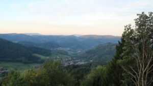 Dieses Bild zeigt eine Webcam-Aufnahme vom Achertal, aufgenommen am Montag, den 28.09.2026 um 07:50 Uhr. Die Temperatur betrug 19.5°C.