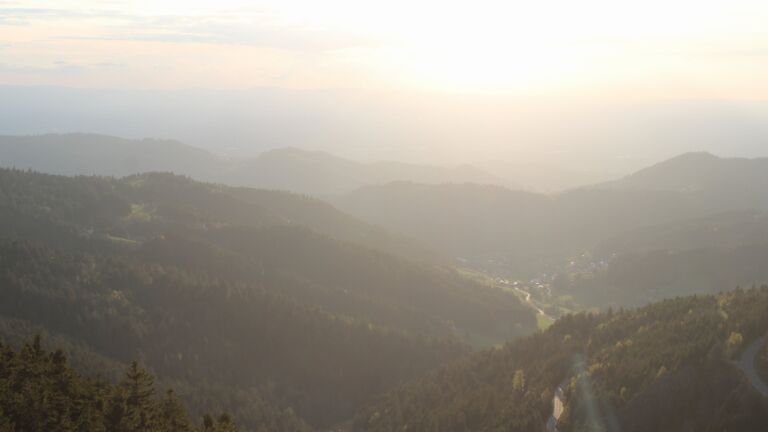 Dieses Bild zeigt eine Webcam-Aufnahme vom Achertal, aufgenommen am Donnerstag, den 16.04.2026 um 19:40 Uhr. Die Temperatur betrug 12.6°C.