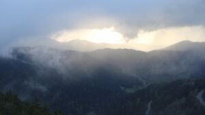 Dieses Bild zeigt eine Webcam-Aufnahme vom Achertal, aufgenommen am Montag, den 21.04.2025 um 19:30 Uhr. Die Temperatur betrug 5.6°C.
