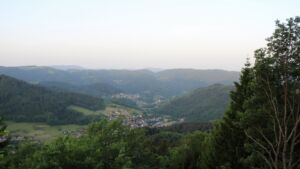 Dieses Bild zeigt eine Webcam-Aufnahme vom Achertal, aufgenommen am Montag, den 25.05.2026 um 06:10 Uhr. Die Temperatur betrug 19.7°C.