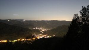 Dieses Bild zeigt eine Webcam-Aufnahme vom Achertal, aufgenommen am Mittwoch, den 28.10.2026 um 20:00 Uhr. Die Temperatur betrug 6.2°C.