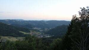 Dieses Bild zeigt eine Webcam-Aufnahme vom Achertal, aufgenommen am Donnerstag, den 06.08.2026 um 21:10 Uhr. Die Temperatur betrug 19.9°C.