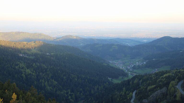 Dieses Bild zeigt eine Webcam-Aufnahme vom Achertal, aufgenommen am Freitag, den 24.04.2026 um 06:50 Uhr. Die Temperatur betrug 10.2°C.