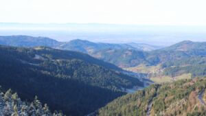 Dieses Bild zeigt eine Webcam-Aufnahme vom Achertal, aufgenommen am Montag, den 01.12.2025 um 11:30 Uhr. Die Temperatur betrug 6.6°C.