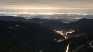 Dieses Bild zeigt eine Webcam-Aufnahme vom Achertal, aufgenommen am Donnerstag, den 01.01.2026 um 18:20 Uhr. Die Temperatur betrug -5.1°C.