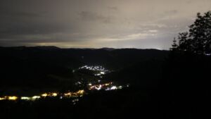 Dieses Bild zeigt eine Webcam-Aufnahme vom Achertal, aufgenommen am Mittwoch, den 10.06.2026 um 02:40 Uhr. Die Temperatur betrug 9.8°C.
