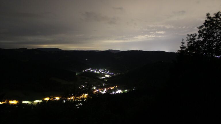Dieses Bild zeigt eine Webcam-Aufnahme vom Achertal, aufgenommen am Mittwoch, den 10.06.2026 um 02:40 Uhr. Die Temperatur betrug 9.8°C.