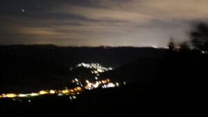 Dieses Bild zeigt eine Webcam-Aufnahme vom Achertal, aufgenommen am Montag, den 24.08.2026 um 03:30 Uhr. Die Temperatur betrug 13.1°C.
