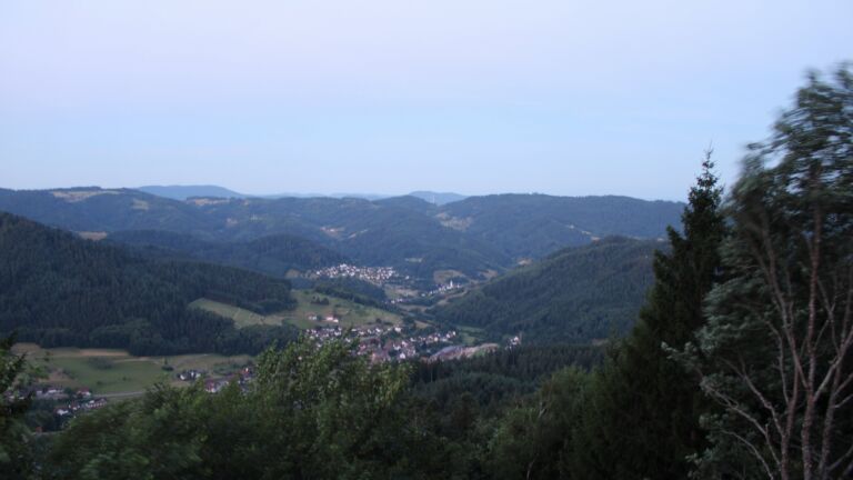 Dieses Bild zeigt eine Webcam-Aufnahme vom Achertal, aufgenommen am Montag, den 13.07.2026 um 05:20 Uhr. Die Temperatur betrug 21°C.