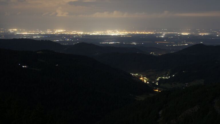 Dieses Bild zeigt eine Webcam-Aufnahme vom Achertal, aufgenommen am Dienstag, den 15.07.2025 um 03:10 Uhr. Die Temperatur betrug 16°C.