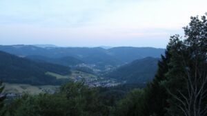 Dieses Bild zeigt eine Webcam-Aufnahme vom Achertal, aufgenommen am Samstag, den 01.08.2026 um 21:10 Uhr. Die Temperatur betrug 20.8°C.