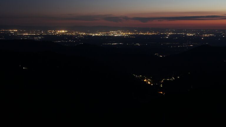Dieses Bild zeigt eine Webcam-Aufnahme vom Achertal, aufgenommen am Freitag, den 11.07.2025 um 22:50 Uhr. Die Temperatur betrug 13.7°C.