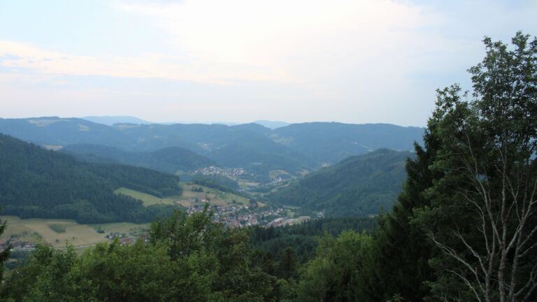 Dieses Bild zeigt eine Webcam-Aufnahme vom Achertal, aufgenommen am Freitag, den 31.07.2026 um 19:40 Uhr. Die Temperatur betrug 26.8°C.